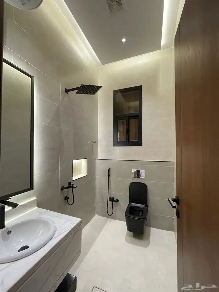 للبيع شقه روف علوي المحاله 10