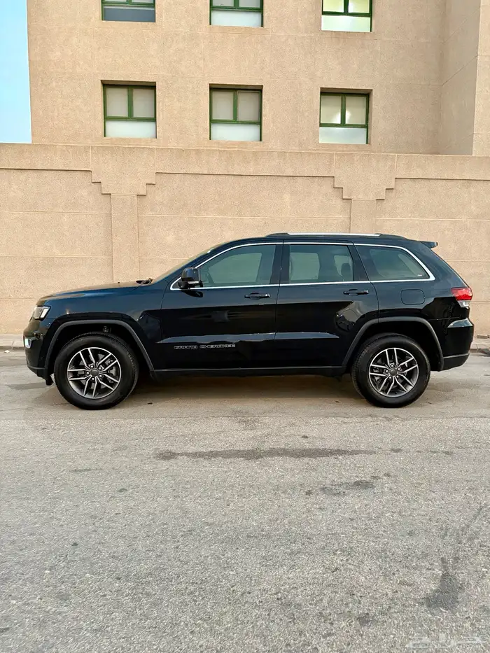 جيب جراند شيروكي 2020 أسود ملكي سعودي نظيف 1