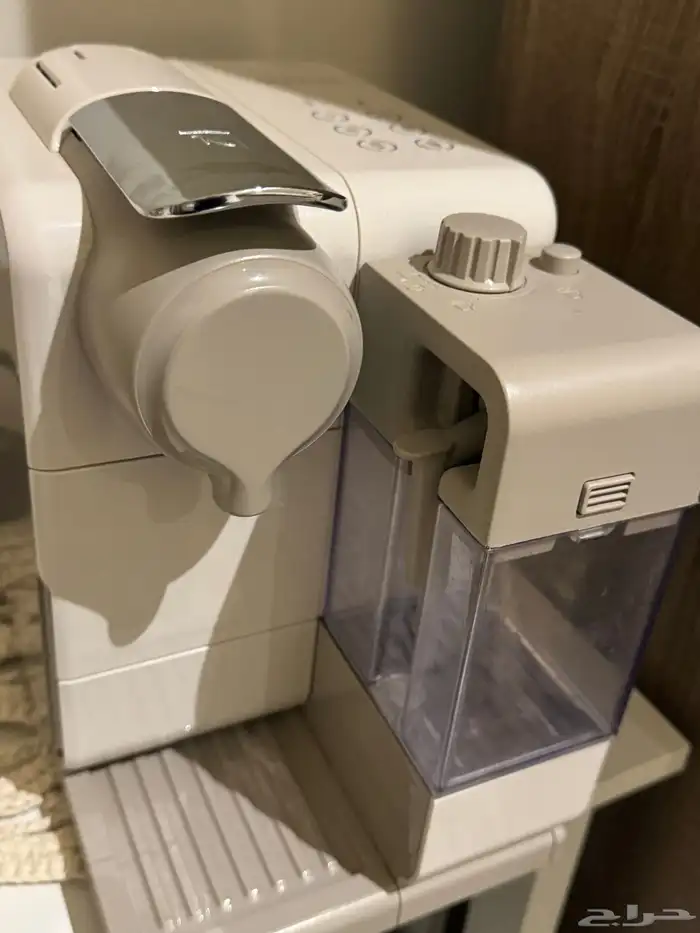 صانعة القهوة ( نسبريسو ) نظيفة جدا 0