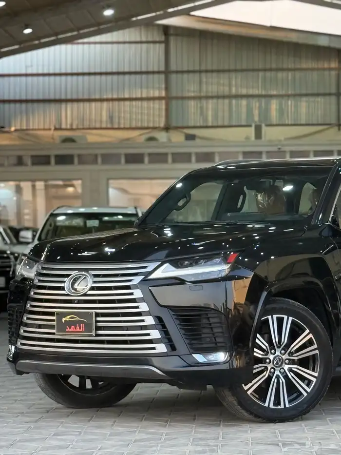 لكزس - 2023 - LX600 - BB - فل كامل 6