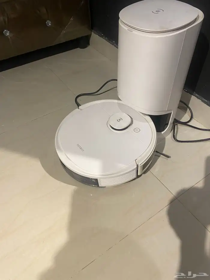 روبوت مكنسة وممسحة مع محطة تفريغ بحالة جيدة  جاهز للاستخدام 6