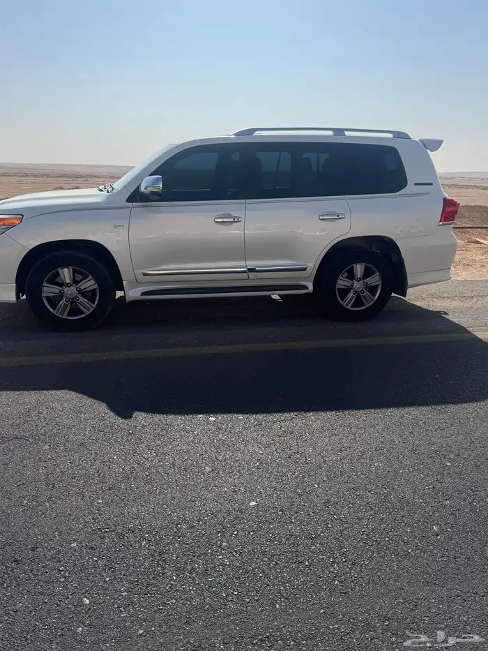 جيب لاندكروزر vxr 2015 4