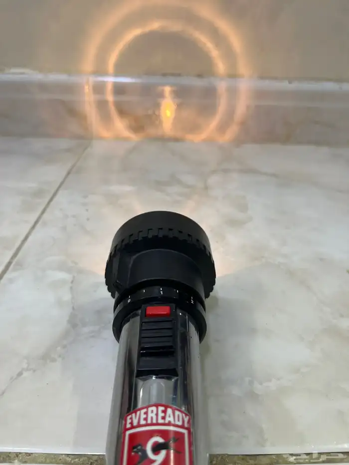 كشاف ابو هر قديم شغال في تكبير وتصغر الضوء يفك رأسه ويركب 7