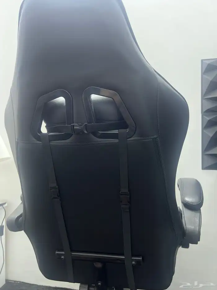 كرسي قيمنق دوار نظيف جدا  وبحالة ممتازة مريح وعملي 2