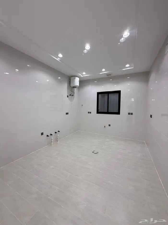 للبيع شقق ارضيه وشقق علويه ف ابها قرطبه مقابل مبني الاذاعه 11