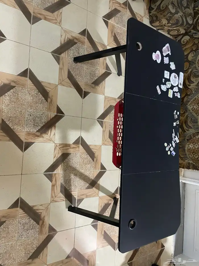 كرسي و طاولة قيمنق للبيع نضيفات 0