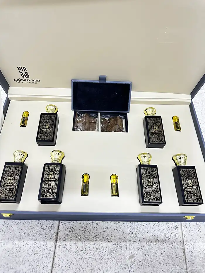 بشوت وهدايا اطقم طيب وعود وسيوف للبيع جملة او تفريد 21