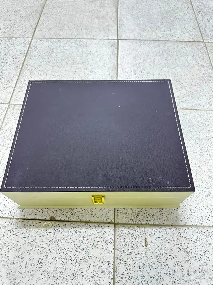 بشوت وهدايا اطقم طيب وعود وسيوف للبيع جملة او تفريد 36