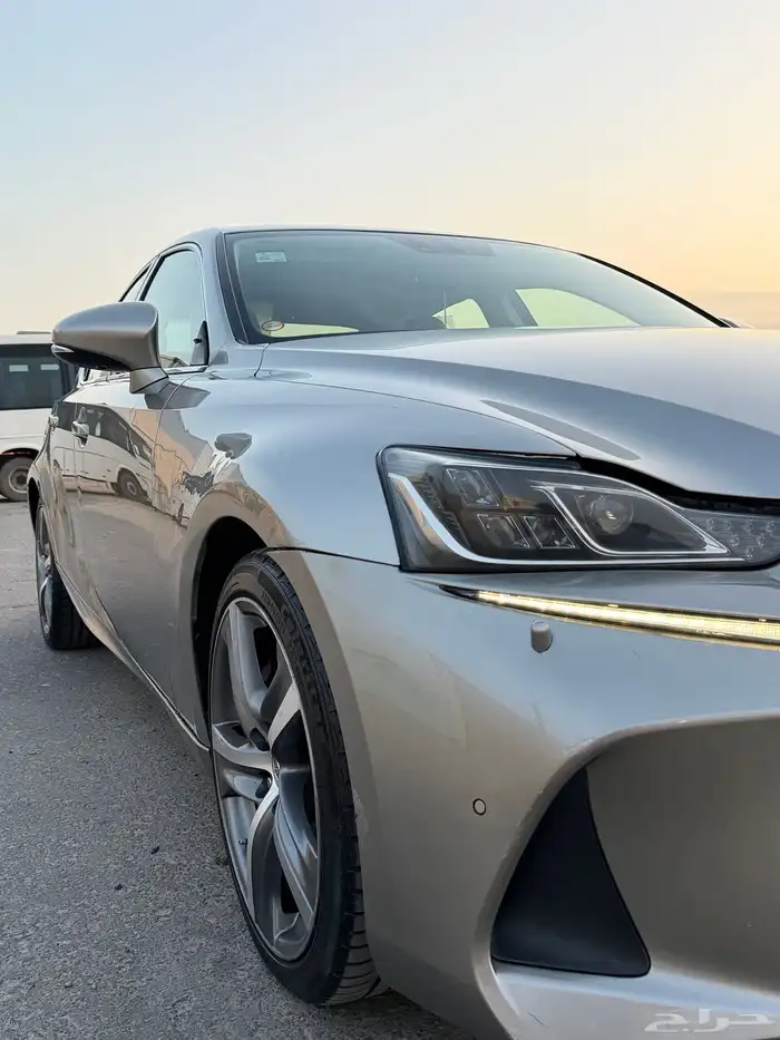 لكزس is350 2017 6