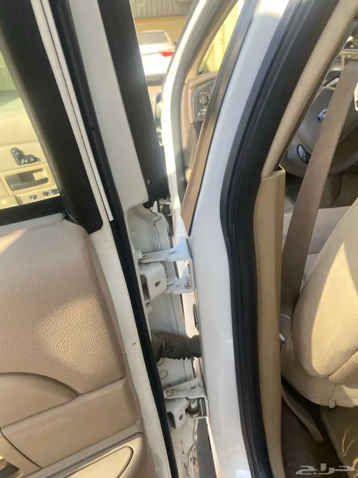 فورد فكتوريا 2004 83