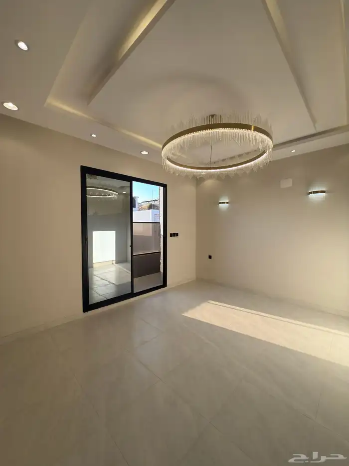 شقه علويه 6 غرف بدرج داخلي للسطح ابها قرب المطار-بسعر540الف 0