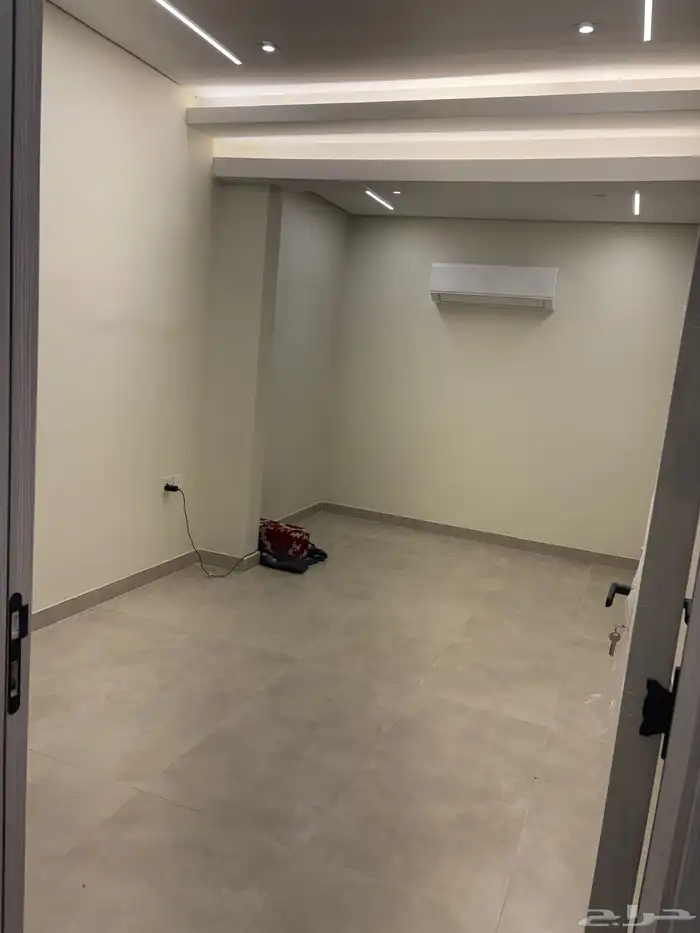 دور ارضي حي الروضه للايجار ويوجد شقتين فوق 6