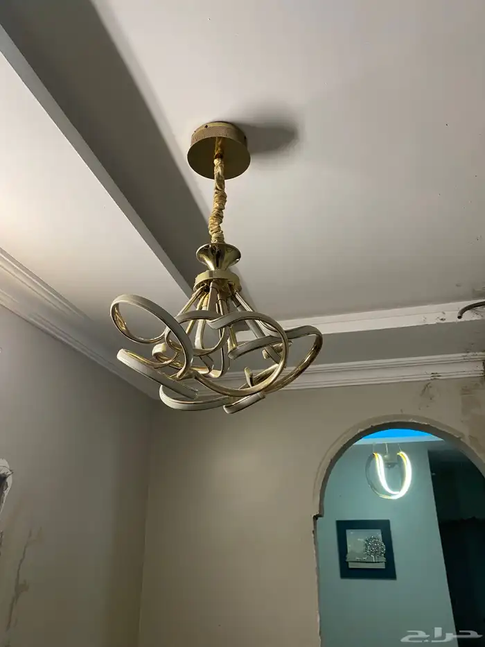 ثريات للبيع الحبه ب 100 والمروحه ب 50 1