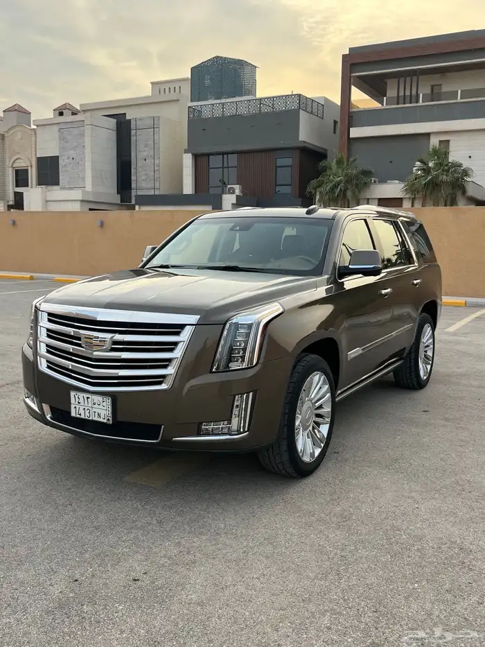 كاديلاك اسكاليد 2015 الدفعة الاخيرة شبه مخزن 2