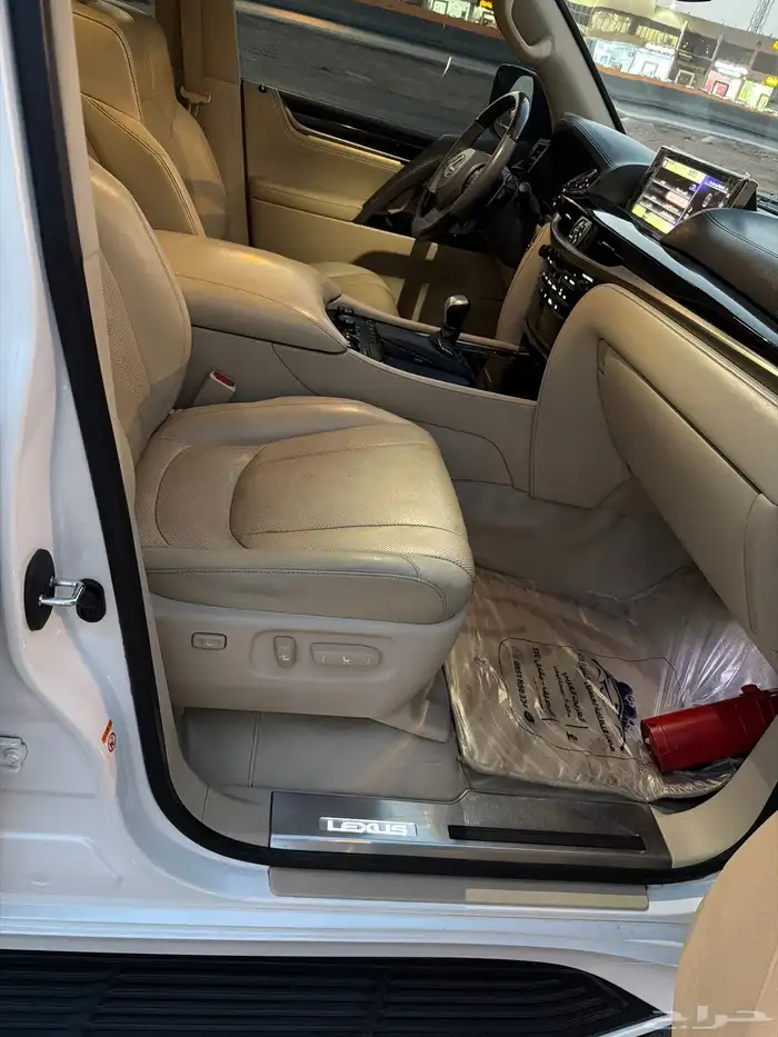 لكزس LX570 2016 8