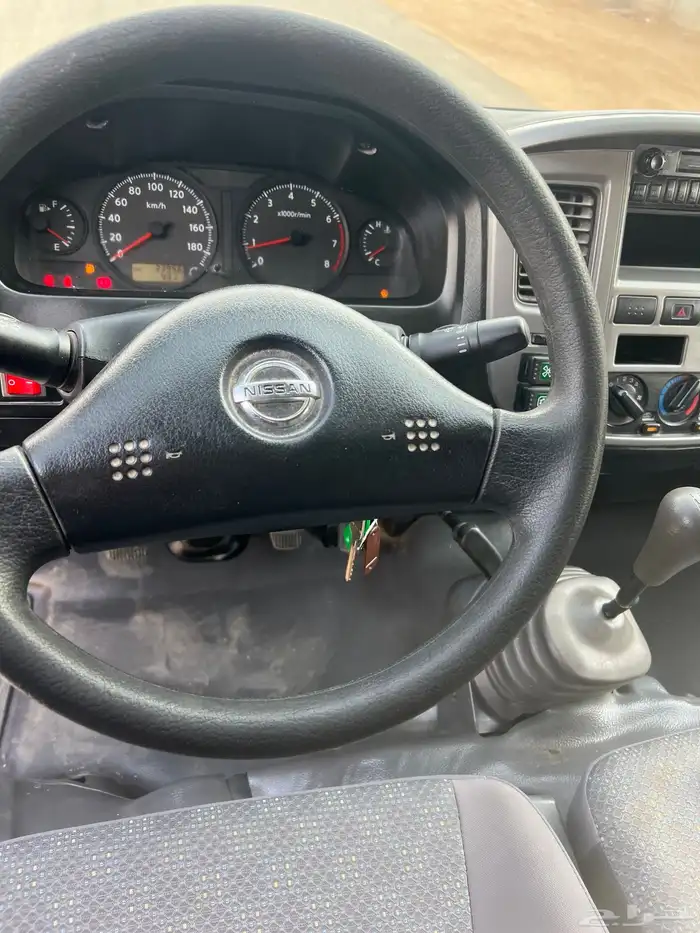 باص نيسان ثلاجه عداد 33 ألف فقط 14