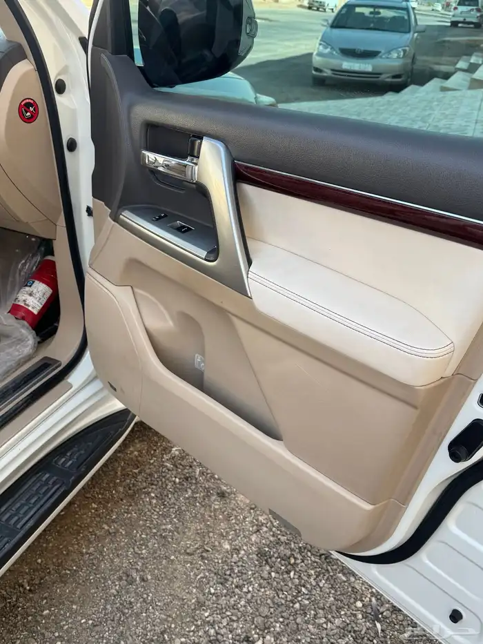 جيب لاندكروزر vxr 2015 10