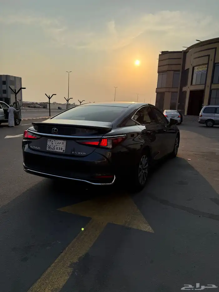 لكزس 2023 es300 هايبرد 5