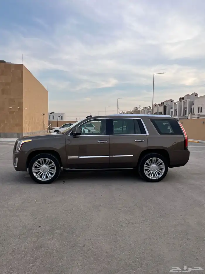 كاديلاك اسكاليد 2015 الدفعة الاخيرة شبه مخزن 3