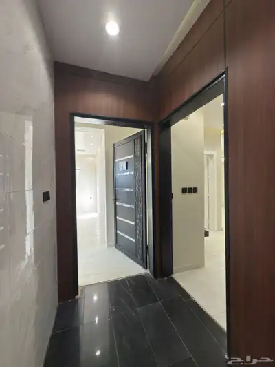 شقه علويه 6 غرف بدرج داخلي للسطح ابها قرب المطار-بسعر540الف index