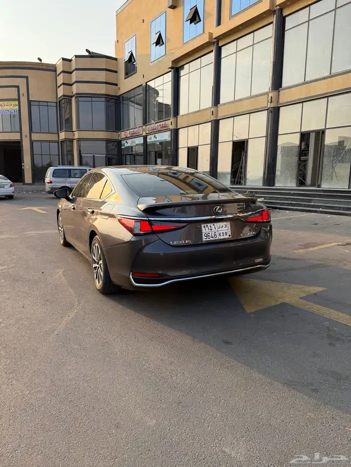 لكزس 2023 es300 هايبرد 3