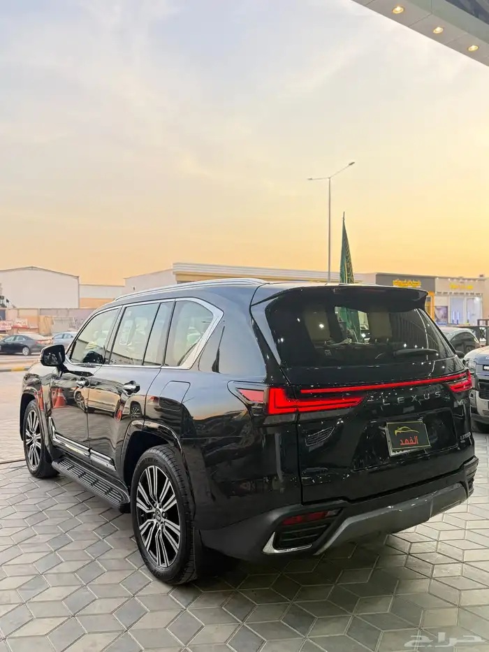 لكزس - 2023 - LX600 - BB - فل كامل 10