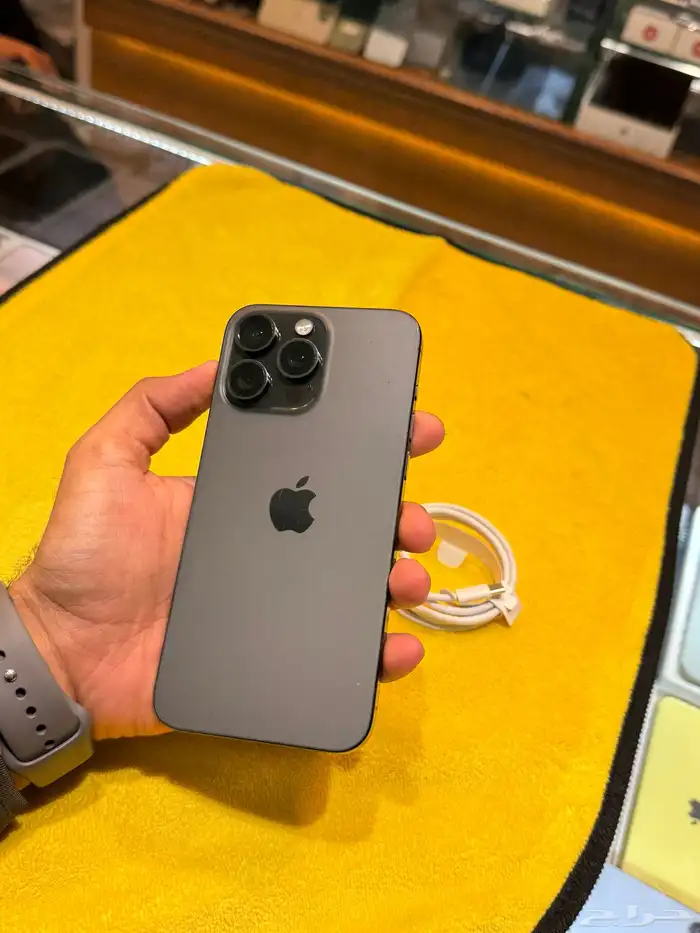 آيفون 15 برو ماكس 256 قيقاء نضيف جدا  شرق اوسط 3