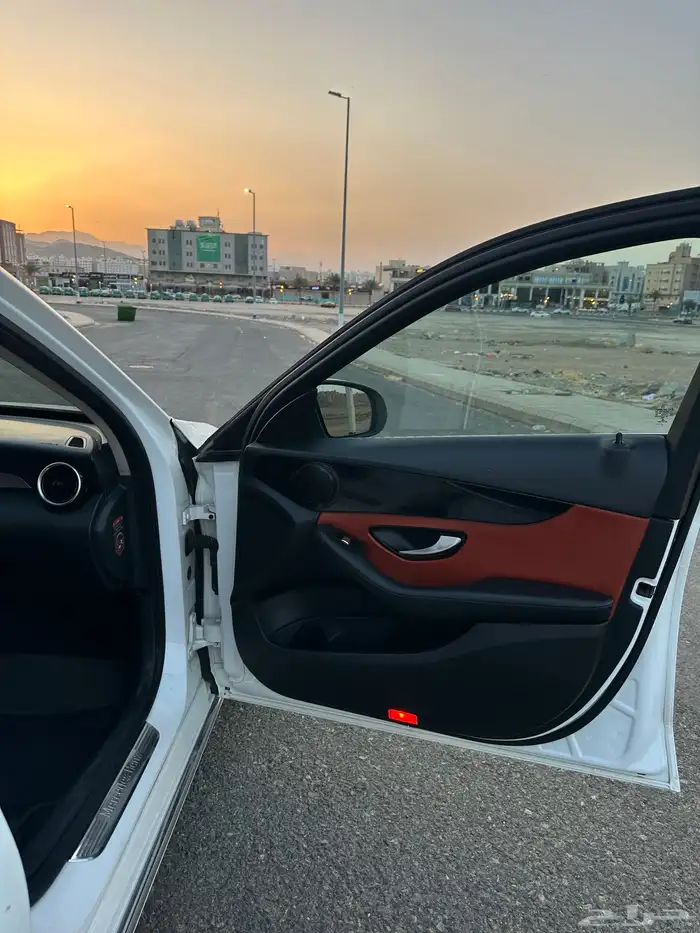 للبيع مرسيدس c200 4