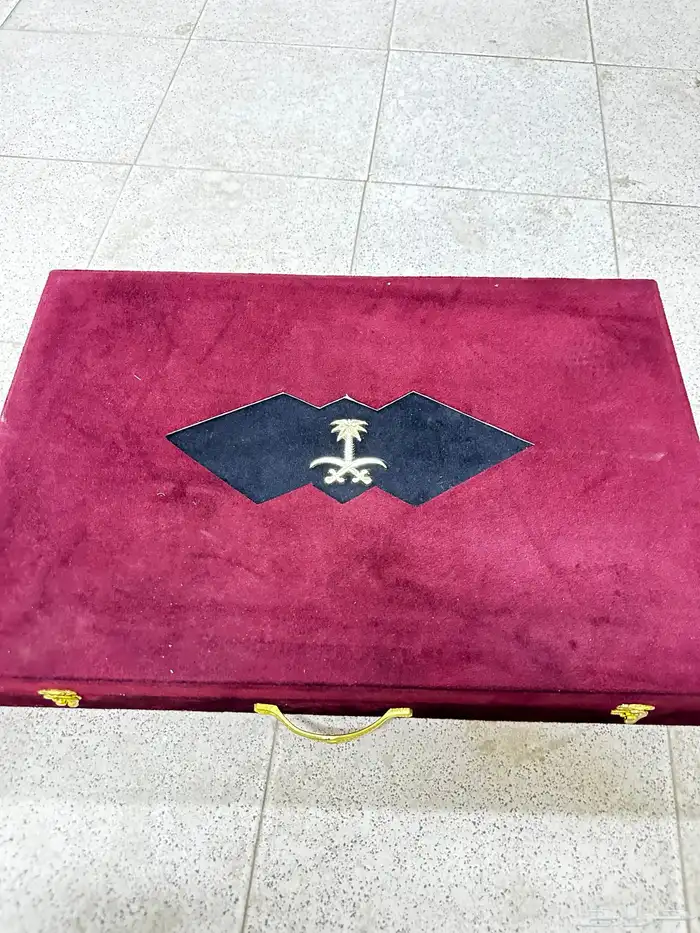 بشوت وهدايا اطقم طيب وعود وسيوف للبيع جملة او تفريد 12