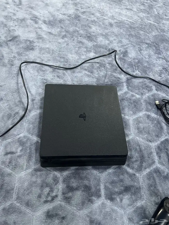 سوني 4 للبيع ما طقه شي ولا مره راح للصيانه جديد ما استخدم 0