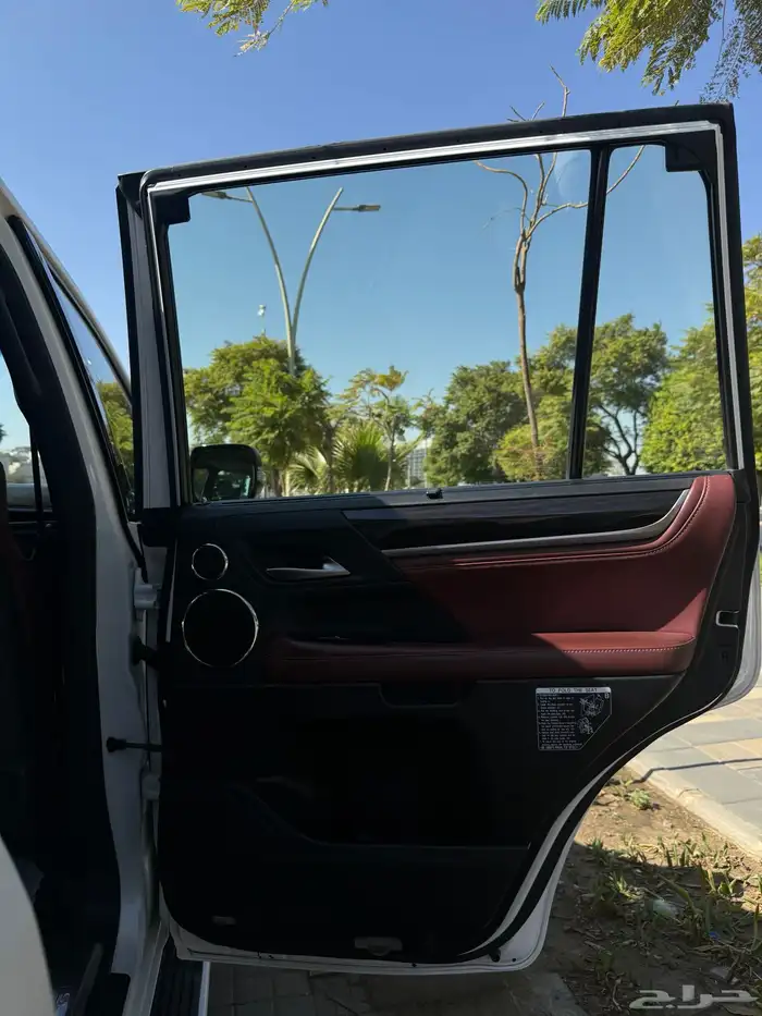 لكزس LX570 2016 41