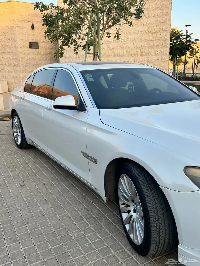محول الى شكل ال760 من الوكالة bmw 730li 2011 3