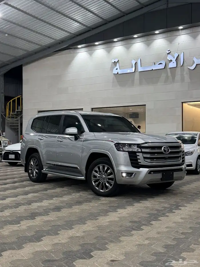 تويوتا لاندكروزر 2024 GXR L4 عداد 34 الف فقط (سعودي) 2