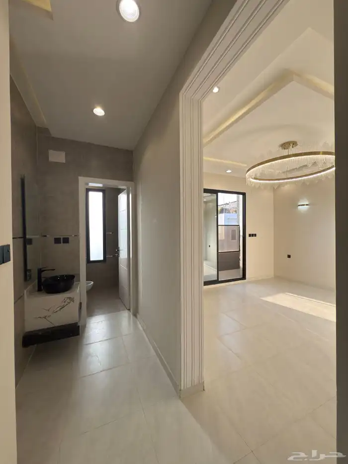 شقه علويه 6 غرف بدرج داخلي للسطح ابها قرب المطار-بسعر540الف 3