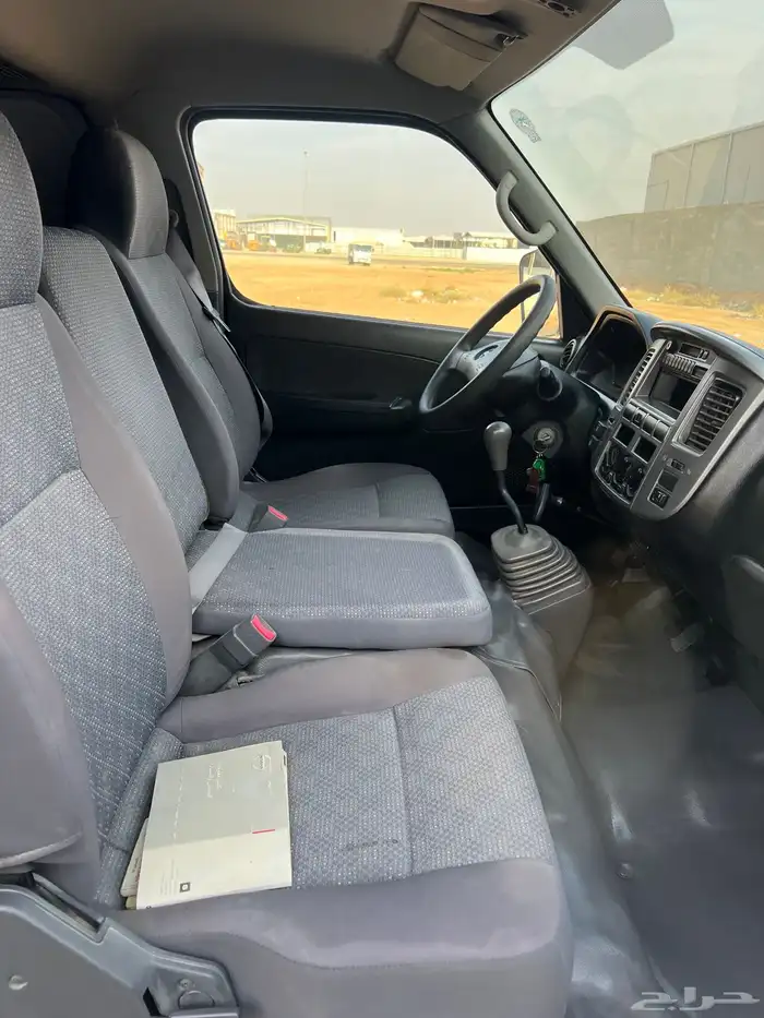 باص نيسان ثلاجه عداد 33 ألف فقط 9