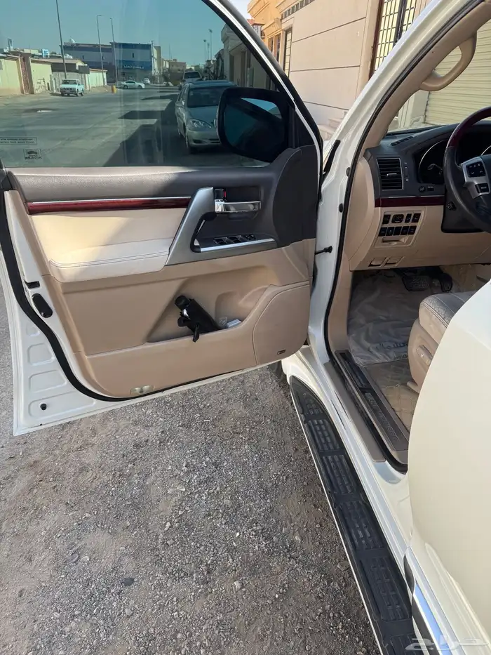 جيب لاندكروزر vxr 2015 6