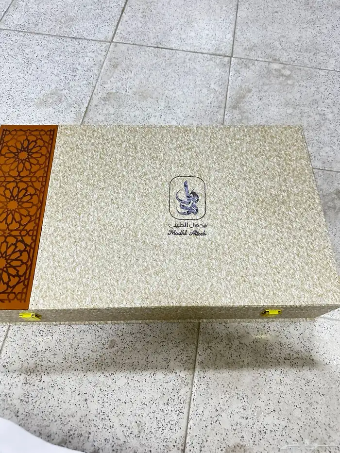 بشوت وهدايا اطقم طيب وعود وسيوف للبيع جملة او تفريد 18