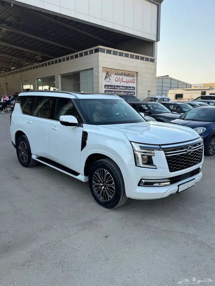 للبيع نيسان باترول بلاتينيوم 2025 - فل كامل -عداد 8 الف فقط 1