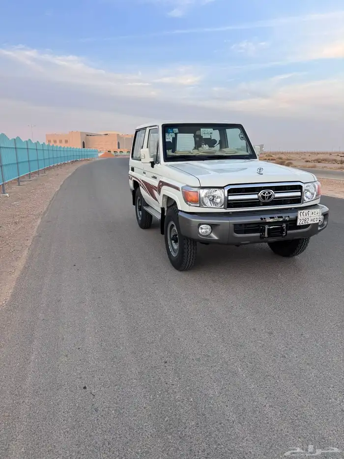 جيب ربع تويوتا 2011 ابيض للبيع 10