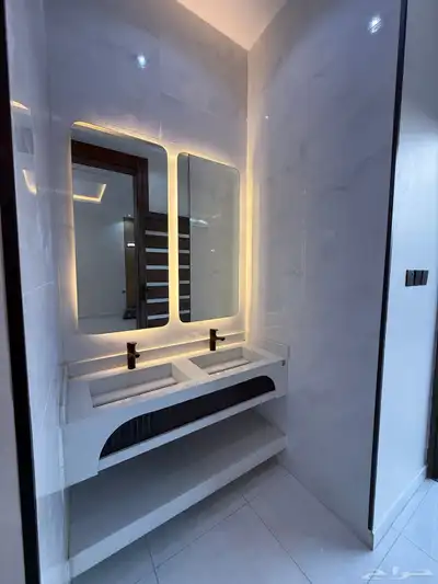 للبيع ارواف علويه بملحق وشقق ارضيه ببايكة سيارة ف حي الراقي index