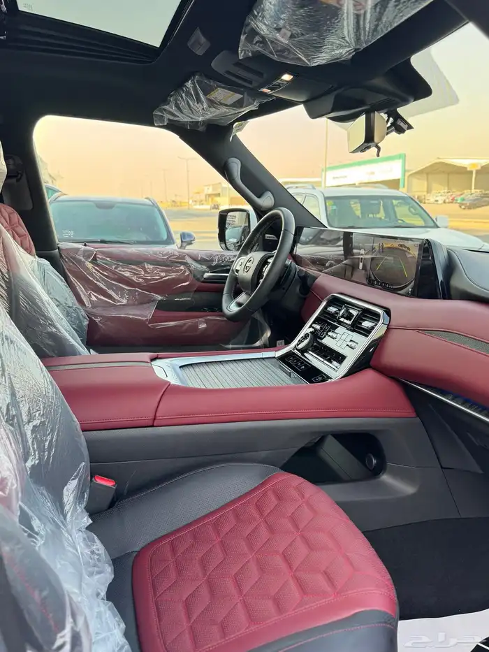 للبيع نيسان باترول بلاتينيوم 2025 - فل كامل -عداد 8 الف فقط 22