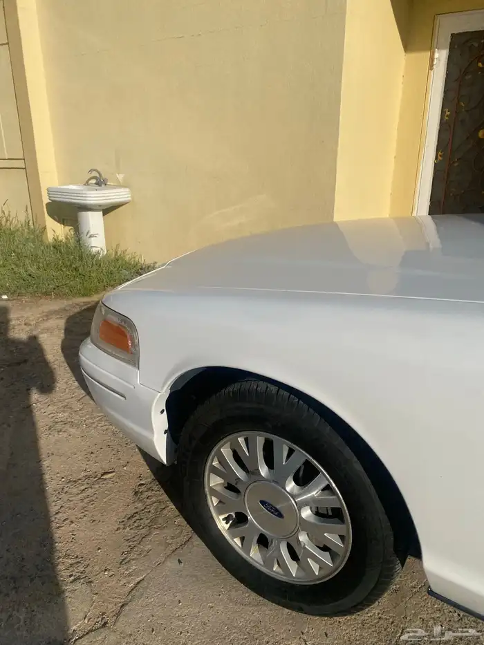 كراون فيكتوريا 2004 64