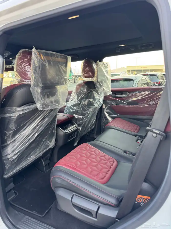 للبيع نيسان باترول بلاتينيوم 2025 - فل كامل -عداد 8 الف فقط 6