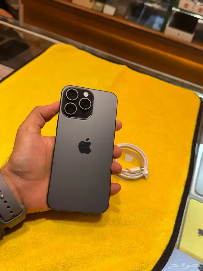 آيفون 15 برو ماكس 256 قيقاء نضيف جدا  شرق اوسط 2