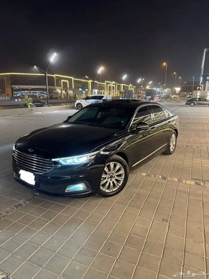 فورد تورس 2022 اسود 8