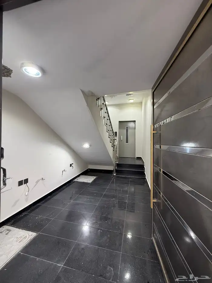 للبيع شقق ارضيه وشقق علويه ف ابها قرطبه مقابل مبني الاذاعه 20