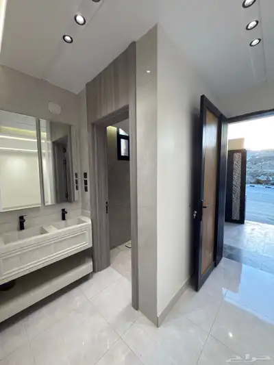 للبيع دور أرضي بتصميم روف 6 غرف خلف أسواق العثيم بالمحالة index