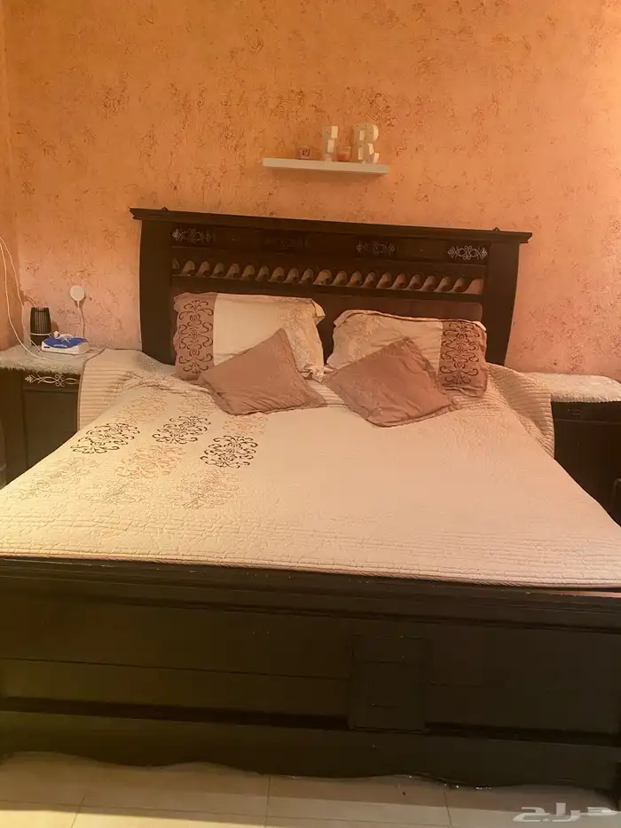 غرفة نوم كامله سرير ودولاب ملابس وشفنيره وتسريحه وكومدينو 0