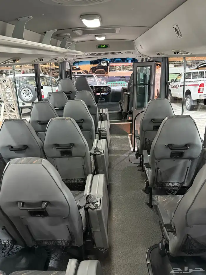 للبيع باص هونداي كونتي موديل 2014 ديزل 30 راكب ( ممشى قليل) 20