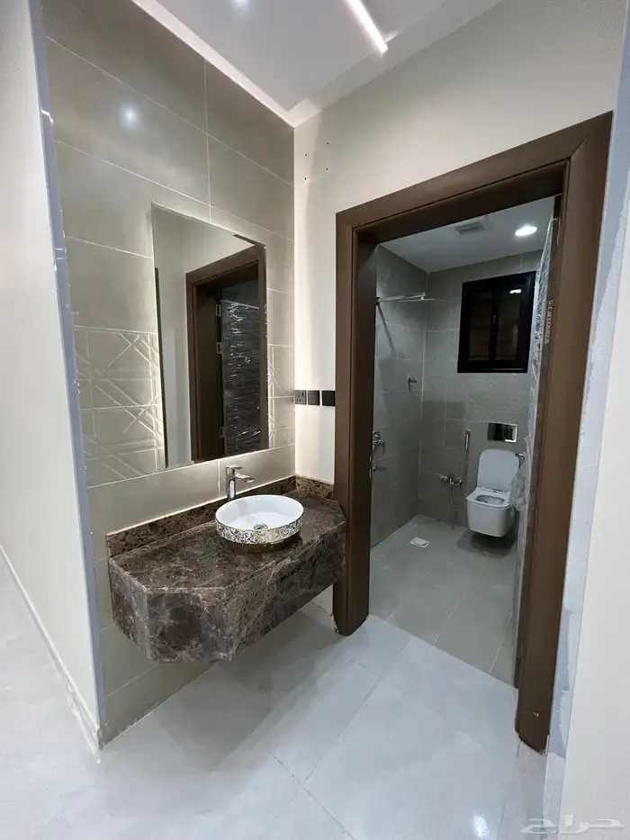 للبيع شقق نظام ادوار في حي الإسكان تشطيبات فاخرة سعر مناسب 1